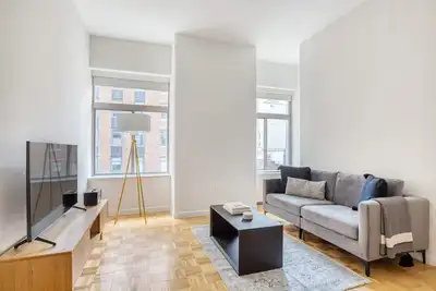 Image de Classic FiDi Studio w/ Gym & Doorman, nr Freedom Tower, by Blueground
