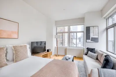 Image de Premium FiDi Studio w/ Gym & Doorman, nr Freedom Tower, by Blueground