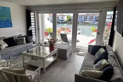 2 min Walk from Beach Luxury Waterfront Villa South Finger Jolly Harbour