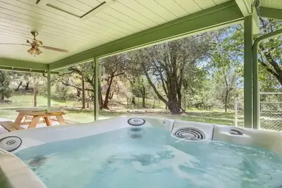 Image de Sugar Pine Cabin 2bd 2bth - Jacuzzi - King Beds