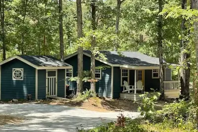 Image de Cute Cottage on 44 Wooded Acres, Creek