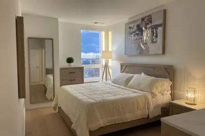 Image de Reston Town Center Station Apartment - 10 mins walk to Dc access!