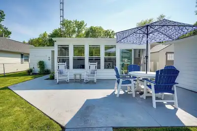 Image de Waterfront Lakeview Cottage w/ Dock & Lift!