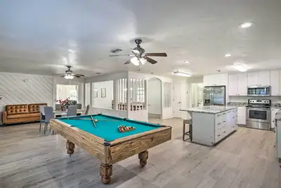 Image de Spacious Family Home w/ Backyard in Gainesville!