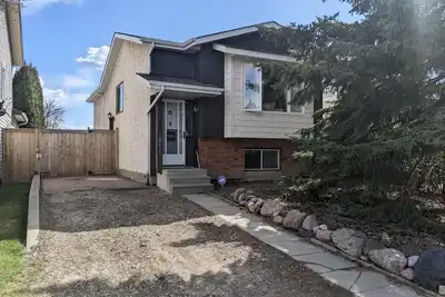 Image de 2 Bdrm Home - 10 min to Wem with private backyard. Pet friendly. Laundry Access.