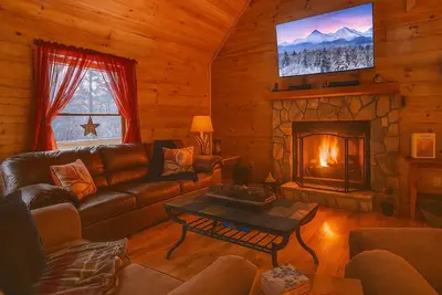 Image de Valentine Day Special: Hot-Tub Fire-Pit + Free Wine Bottle