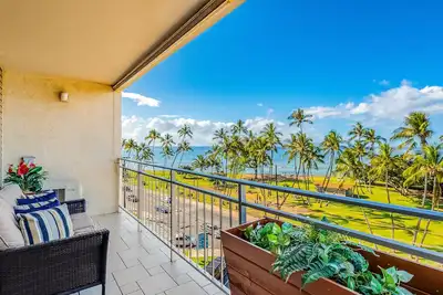 Image de Ocean-view penthouse with beach access, 2 balconies & amazing location