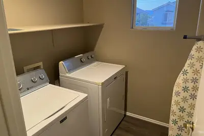 Image de Full home for your family! less than 20 min from Las Vegas Strip.