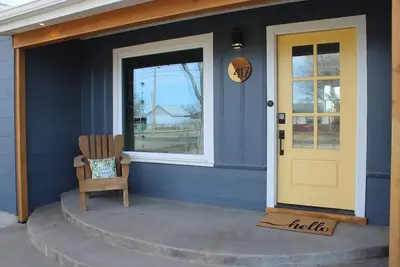 Image de Completely Remodeled home walking distance to the Coliseum & Spur Arena