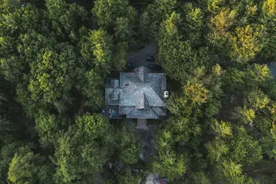 Image de Breezy Lake Joe family cottage w/ Sup, kayaks + bar area on the dock