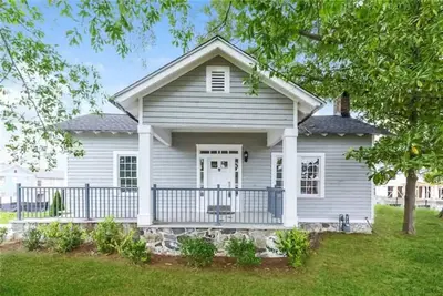 Image de Bright historic home w/ yard & central to explore