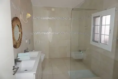 Image de Homely luxury villa within private gardens. Great for golfers-