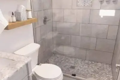 Image de Vibrant home 7 mins from Uptown