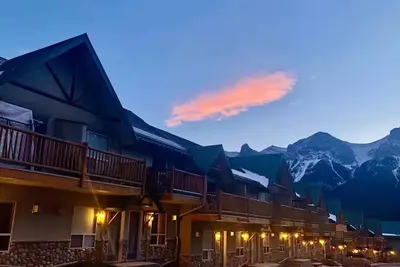 Image de Banff Oasis- 6 people townhome, close 4 ski base!