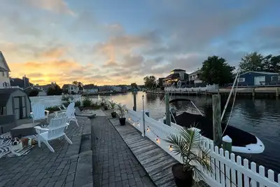 Image de Charming Waterfront Home In Private Beach Community