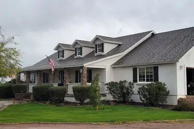 Image de Quiet ranchette yet close to super bowl! ! ! Beautiful desert and mountain views!