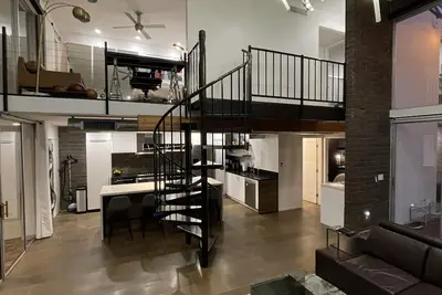 Image de 3b/2b \"Beadle Box\" Architectural Loft w/ Doghouse + Golf