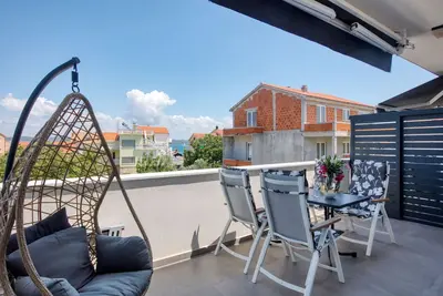 Image de Appartement d'une chambre avec la terrasse et la vue sur le mer Betina, Murter (A-20450-a)