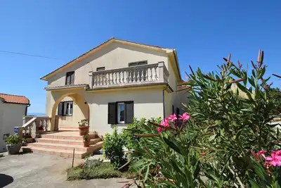 Image de Appartement de trois chambres avec la terrasse et la vue sur le mer Omisalj, Krk (A-20471-a)