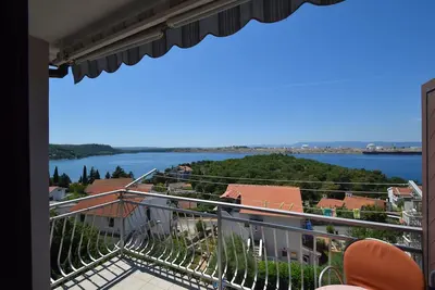 Image de Appartement d'une chambre avec la terrasse et la vue sur le mer Omisalj, Krk (A-20472-a)