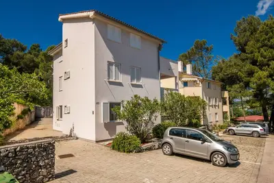 Image de Appartement de deux chambres avec la terrasse Soline, Krk (A-20476-a)