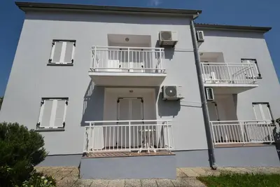 Image de Appartement de deux chambres avec le balcon Njivice, Krk (A-20486-b)