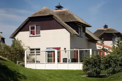 Image de Villa moderne Ă Makkum avec jardin