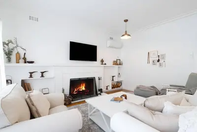 Image de The Seaside Cobbler - A Cottage by the Sea