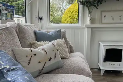 Image de Brambly Hedge, shepherds hut style, sleeps 4, with garden, walk to pubs & shops.