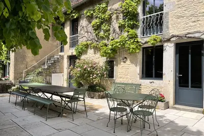 Image de Villa 1828, 25 couchages, pétanque, piscine, billard, baby foot idéale groupes