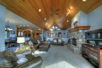 Image de Hilltop Haven, Paved Roads, Hot Tub, Deadwood