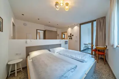 Image de Appartement 'Domus Faber 1' avec vue sur les montagnes, Wi-Fi et climatisation.
