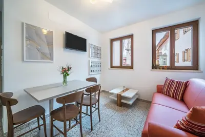 Image de Appartement 'Domus Faber 3' avec vue sur les montagnes, Wi-Fi et climatisation.