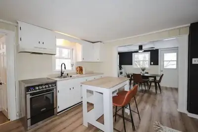 New to Vrbo as of2023! Newly Renovated House! 4 min walk to Long Sands Beach!