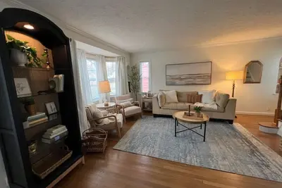 Image de Avon Lake - Recent Remodeled & Spacious Charming 2br Beach Home