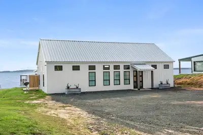 Image de Aesthetic Waterfront Bungalow, Fishing Pier, Firepit