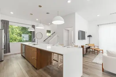 Image de Deluxe 2bd Townhome in Lower Greenville