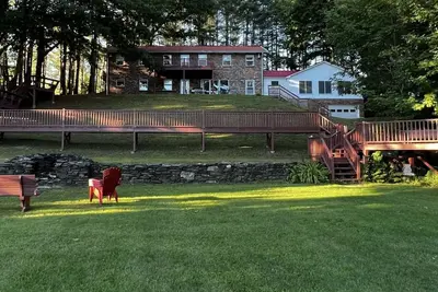 Image de Beautiful Lake Front Home