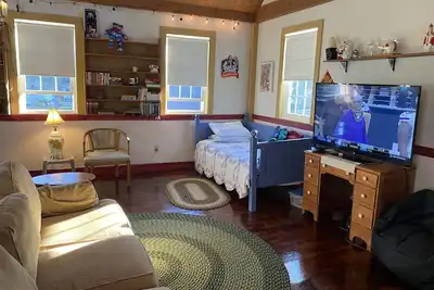 Image de The Chellis House at 111 Elm St Newfield Me … private 2 floor accommodation
