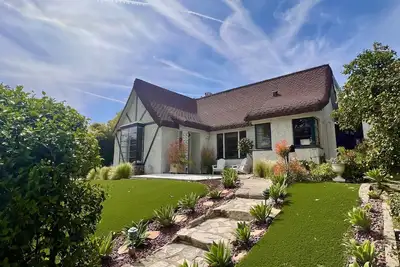 Image de Style & Space with Pool in the middle of Los Angeles for Less.