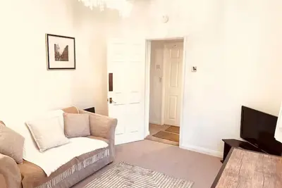Image de Aston Henry James. . Cosy property five minutes walk from town centre. .