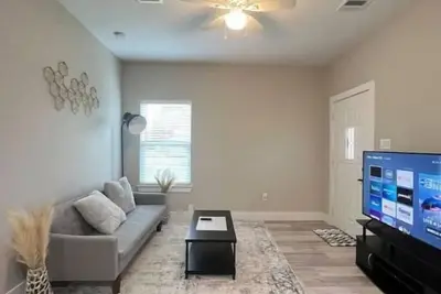 Image de New modern home near Downtown!