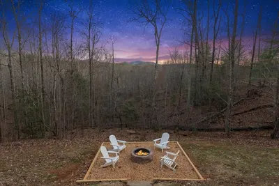 Image de Rivendell awaits you with its mountain, forest and Lake Blue Ridge views