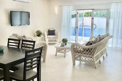 Image de Family-Friendly 3br Villa Apartment w/ Pool – Steps to Surf & Ocean