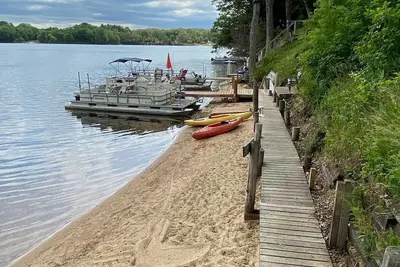 Image de Lake-front lodging- Fisherman's Cove at the Blue Heron Retreat