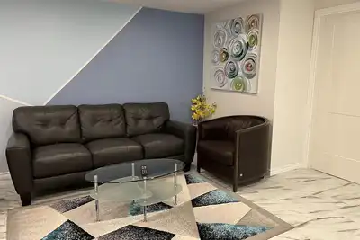 Image de 2 Bedroom Guest Suite • Central Calgary Near Airport & Dt