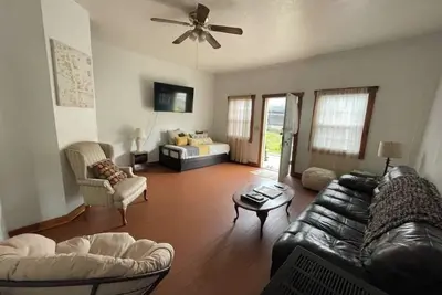 Image de Creekside Cabin! Work Crews Welcome!