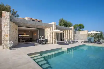 Image de Villa Otter - Villa moderne avec piscine privée près de la mer à Corfou, Grèce