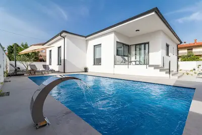Image de Villa Lotus with Heated Pool