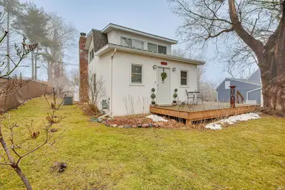 Image de 8 Mi to Downtown: Convenient Minneapolis Home